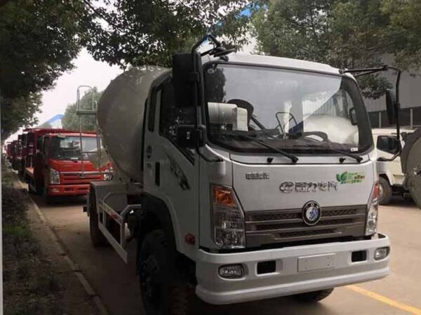 Sinotruk King 6 Cubic Meter Mixer Truck - Image 3