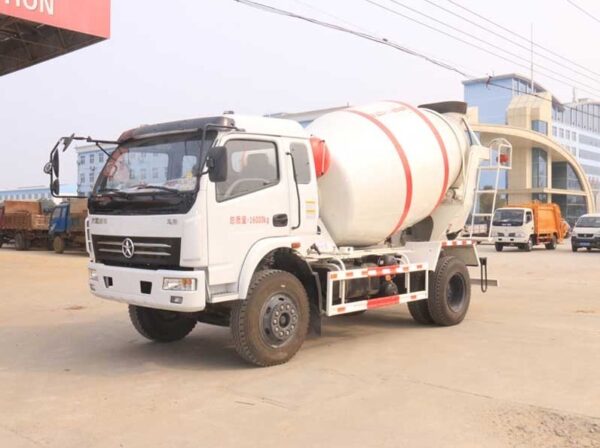 Dayun Yunlong 5 Cubic Meter Mixer Truck - Image 2
