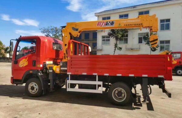 Sinotruk Hauman Blue label crane - Image 5
