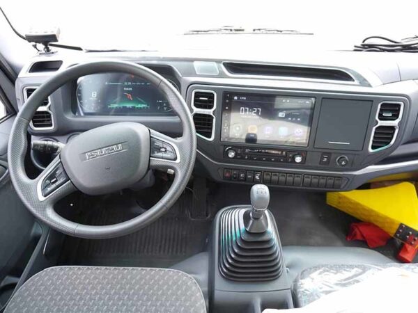 Isuzu Qingling KV100 Refrigerated Truck - Image 8
