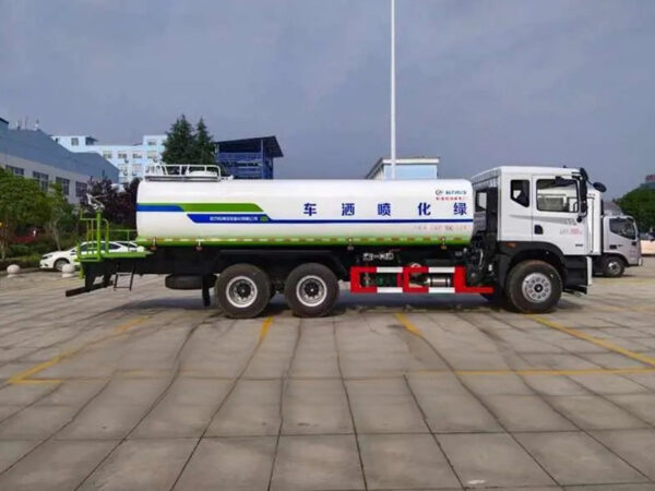 Dongfeng Huashen T5 8x4 Water Sprinkler Truck - Image 2