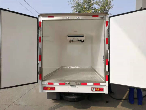 Futian Xiangling 3.1-meter refrigerated truck - Image 5