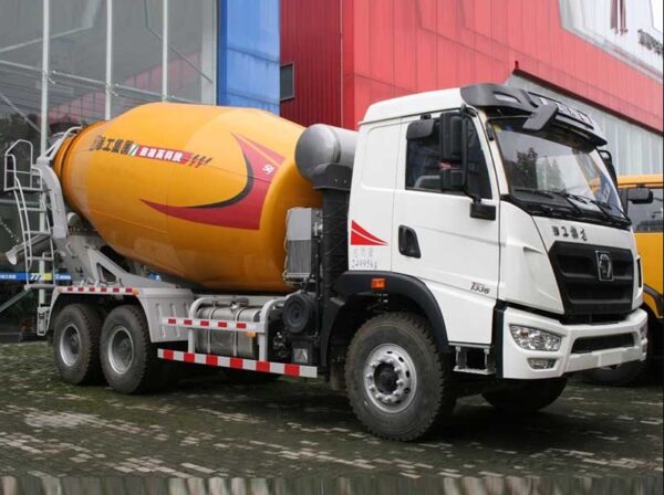 XCMG Qilong 12 Cubic Meter Mixer Truck - Image 2