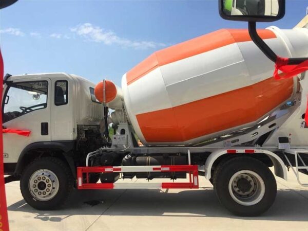 Dayun Yuntu 6-7 Cubic Meter Concrete Mixer Truck - Image 3
