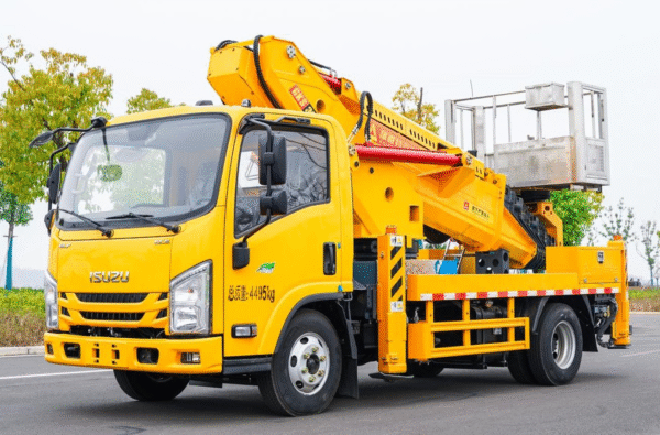 ISUZU 30m Aerial Work Vehicle - Image 5