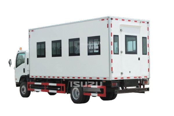 Isuzu 700P all-wheel drive van troop carrier - Image 6