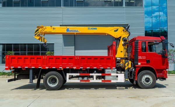 Shaanxi Automobile Delong L3000 with Xugong 8-10 tons crane configuration - Image 4