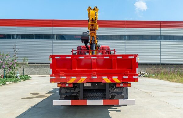 Shaanxi Automobile Delong L3000 with Xugong 8-10 tons crane configuration - Image 8