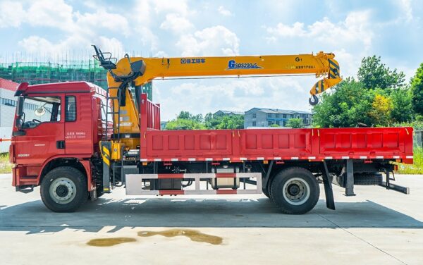 Shaanxi Automobile Delong L3000 with Xugong 8-10 tons crane configuration - Image 3