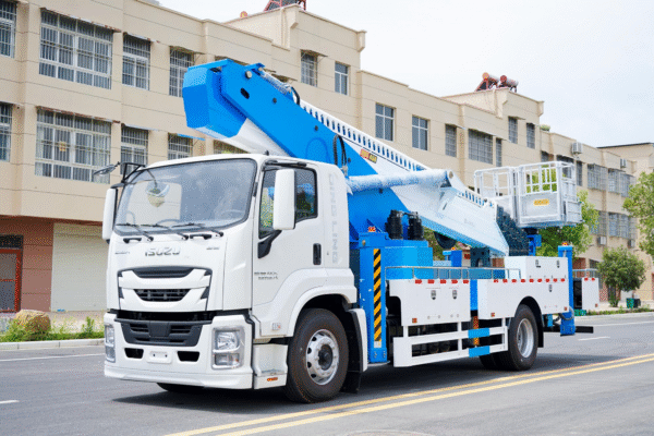 ISUZU 45-meter aerialwork vehicle - Image 4
