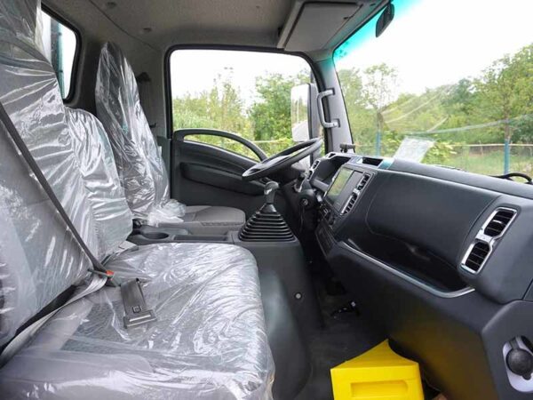 Isuzu Qingling KV100 Refrigerated Truck - Image 9