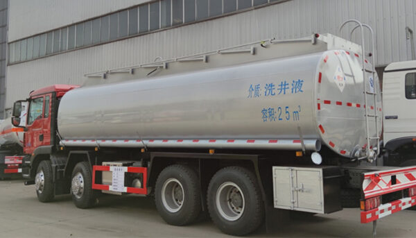 Shandong Shandika front four rear eight regular liquid transport truck - Image 2