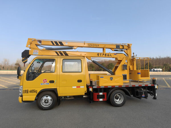 Isuzu 13-meter Aerial Work Platform Vehicle - Image 2