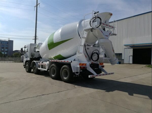 Lightweight - Sinotruk Howo 12 Cubic Meter Mixer Truck - Image 4