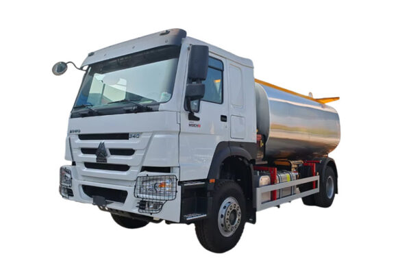 Sinotruk 12 Cubic Meters Cubic Asphalt Distributor
