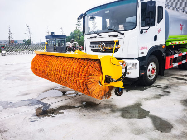National VI Dongfeng D9 Water Sprinkler Truck (12 Cubic Meters) - Image 8