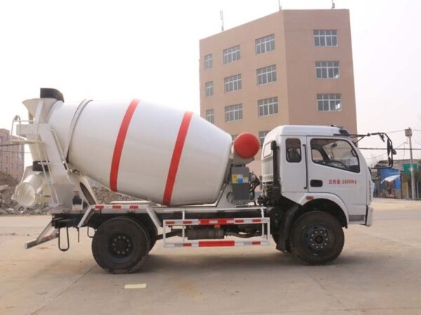 Dayun Yunlong 5 Cubic Meter Mixer Truck - Image 3