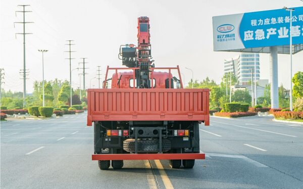 Heavy truck integrated offshore and eight-ton five-section crane - Image 8