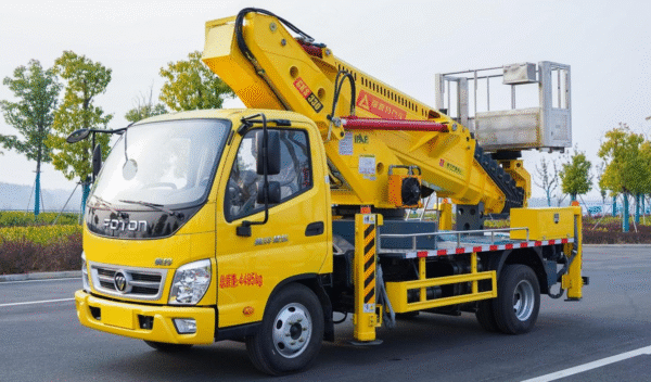 FOTON 33-meter aerial work vehicle - Image 3