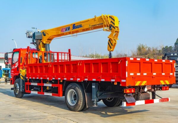 Dongfeng Changxing D1S lifting 8 tons of four-section arm - Image 7