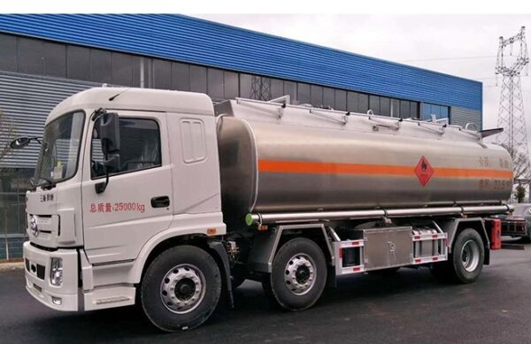 Sanhuan Shitong Haolong 8x4 Fuel Tanker - Image 2