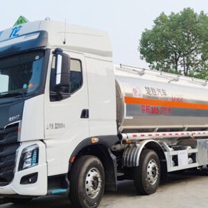 China VI Dongfeng Liuzhou 8x4 Aluminum Alloy Fuel Truck.