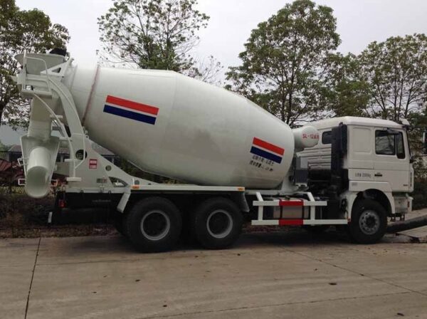 Shacman Delong 10-12 Cubic Meter Mixer Truck - Image 2
