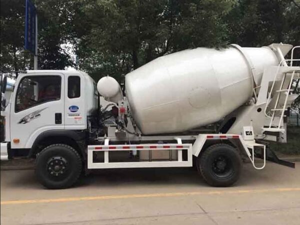 Sinotruk King 6 Cubic Meter Mixer Truck - Image 2