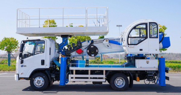 ISUZU 23m Aerial Work Vehicle - Image 2