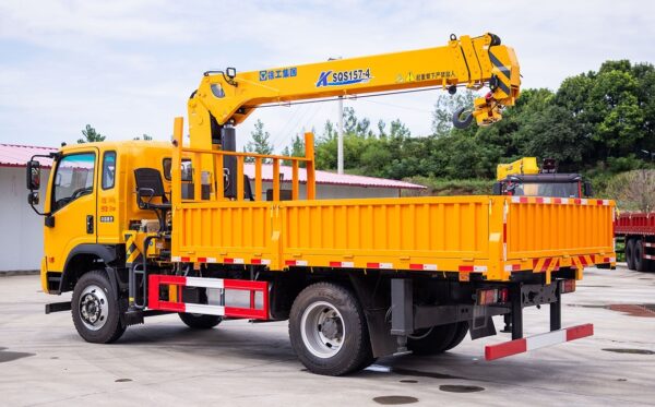 Sinotruk Ace single bridge - Xugong K6.3 tons 4 car crane - Image 5